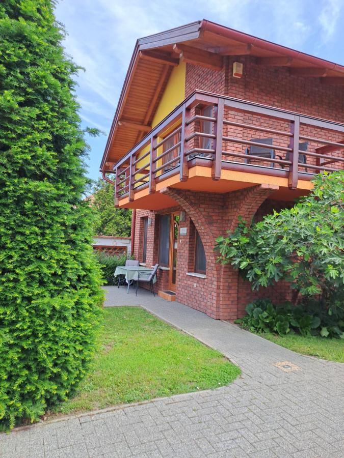 Rozmaring Apartmanok Jula Exterior foto