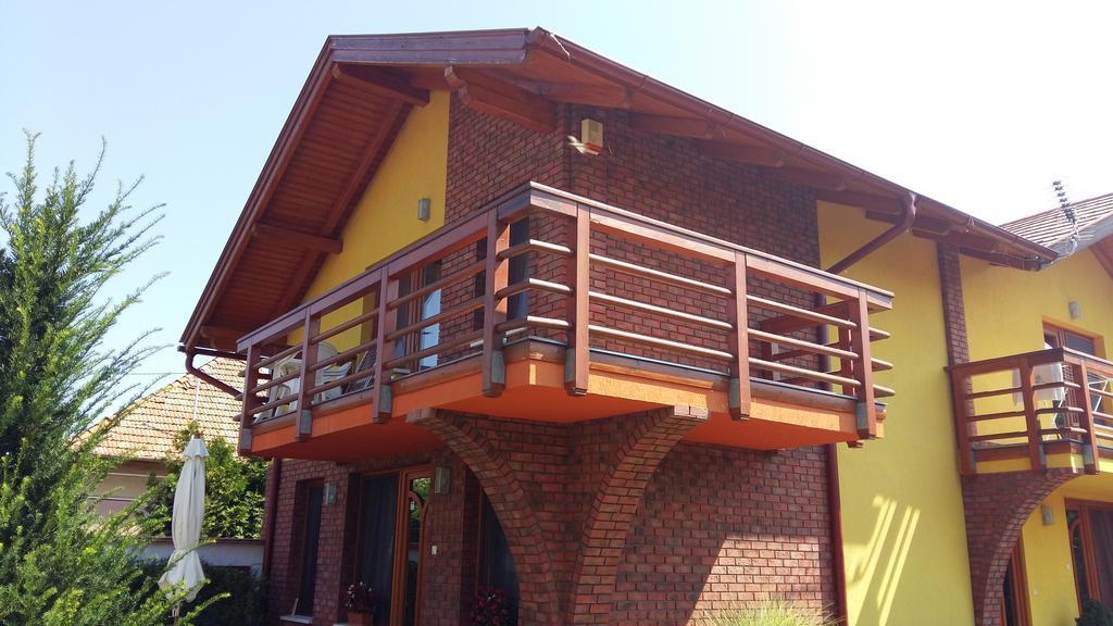 Rozmaring Apartmanok Jula Exterior foto