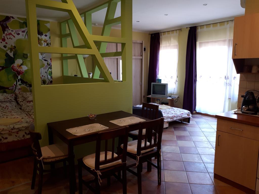 Rozmaring Apartmanok Jula Exterior foto