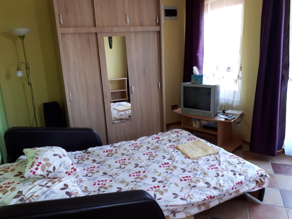Rozmaring Apartmanok Jula Exterior foto