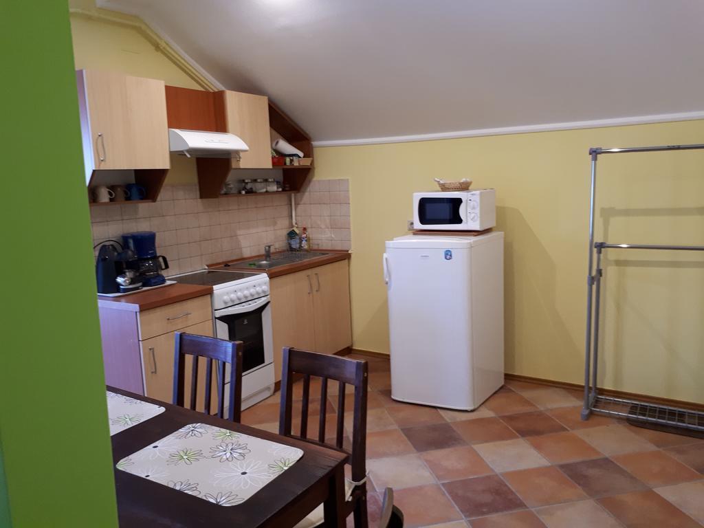 Rozmaring Apartmanok Jula Exterior foto