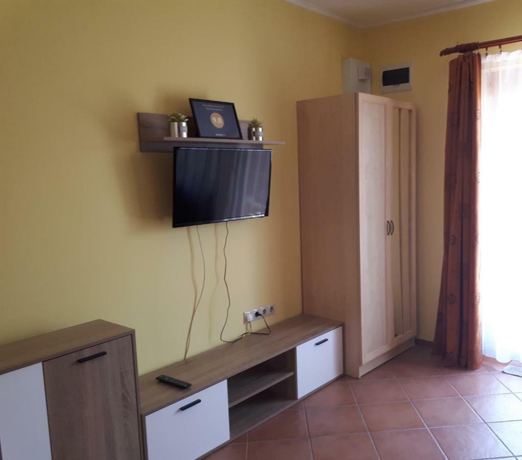 Rozmaring Apartmanok Jula Exterior foto