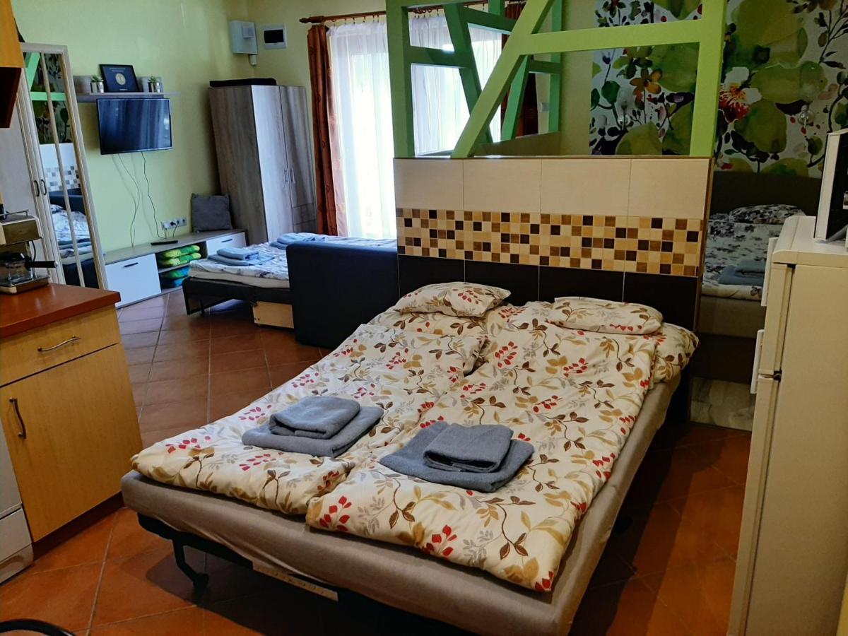 Rozmaring Apartmanok Jula Exterior foto